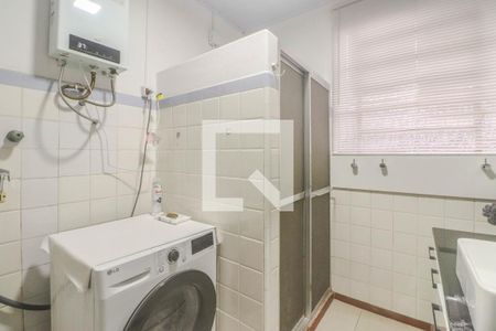 Banheiro de casa à venda com 2 quartos, 242m² em Navegantes, Porto Alegre