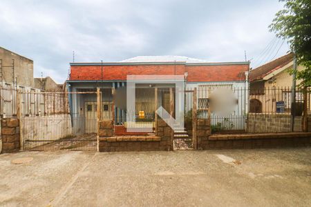 Fachada de casa à venda com 2 quartos, 242m² em Navegantes, Porto Alegre
