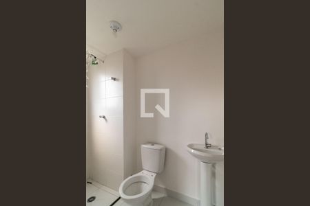 Banheiro da Suíte de apartamento para alugar com 1 quarto, 32m² em Parque Industrial Tomas Edson, São Paulo