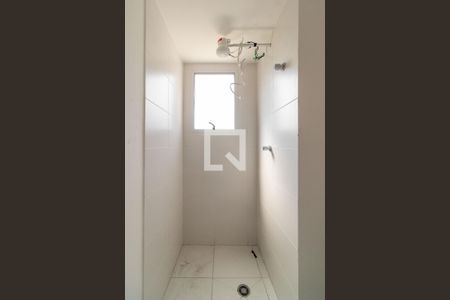 Banheiro da Suíte de apartamento para alugar com 1 quarto, 32m² em Parque Industrial Tomas Edson, São Paulo