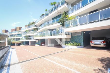Garagem de casa de condomínio à venda com 3 quartos, 350m² em Real Parque, São Paulo