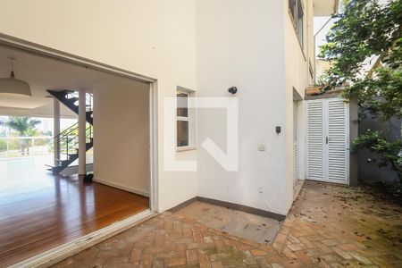 Quintal de casa de condomínio à venda com 3 quartos, 350m² em Real Parque, São Paulo