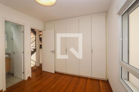Suite 3 de casa de condomínio à venda com 3 quartos, 350m² em Real Parque, São Paulo