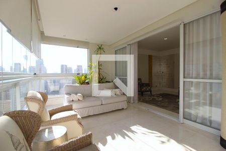 Varanda de apartamento à venda com 3 quartos, 234m² em Itaim Bibi, São Paulo