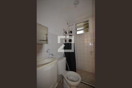 Banheiro de apartamento para alugar com 2 quartos, 40m² em Cosmos, Rio de Janeiro