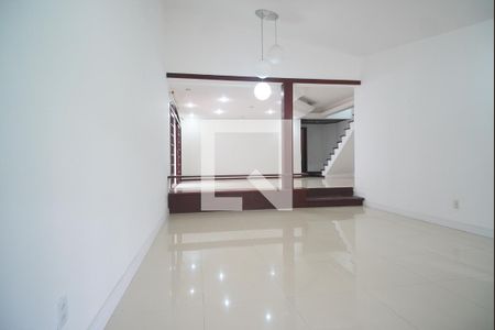 Sala 1 de casa à venda com 4 quartos, 398m² em Chácara das Pedras, Porto Alegre