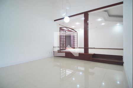 Sala 1 de casa à venda com 4 quartos, 398m² em Chácara das Pedras, Porto Alegre