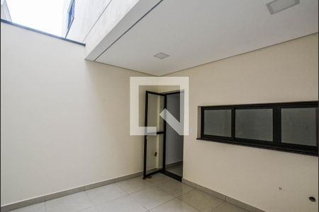 Quintal de casa à venda com 3 quartos, 227m² em Vila Lucinda, Santo André