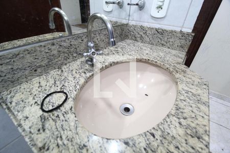 Banheiro Social de apartamento para alugar com 3 quartos, 67m² em Chácaras Tubalina E Quartel, Uberlândia
