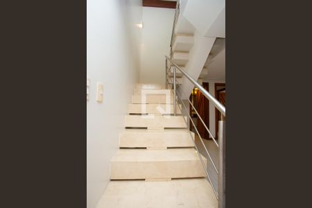 Escada de acesso de apartamento para alugar com 3 quartos, 400m² em Marechal Rondon, Canoas