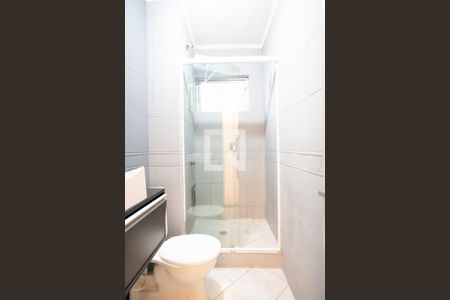 Banheiro de apartamento à venda com 1 quarto, 50m² em Vila Nova, Porto Alegre