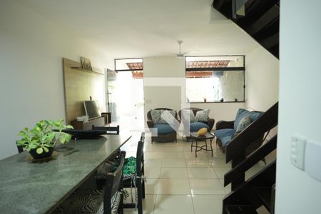 Sala de casa de condomínio para alugar com 3 quartos, 140m² em Piatã, Salvador