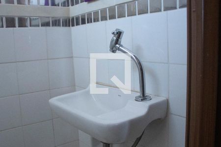 Lavabo de apartamento à venda com 2 quartos, 60m² em Santo Antônio, Belo Horizonte