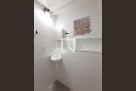 Banheiro de kitnet/studio para alugar com 1 quarto, 20m² em Parada Inglesa, São Paulo