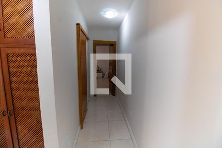 Corredor de casa à venda com 3 quartos, 240m² em Serra Grande, Niterói