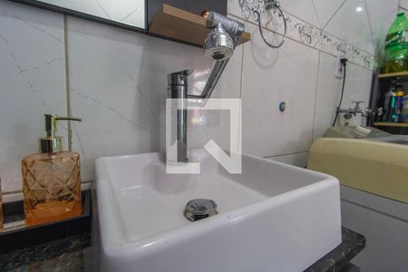 Banheiro de serviço de casa à venda com 3 quartos, 104m² em São José, Canoas