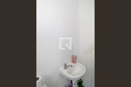 Banheiro de apartamento à venda com 2 quartos, 42m² em Cavalhada, Porto Alegre