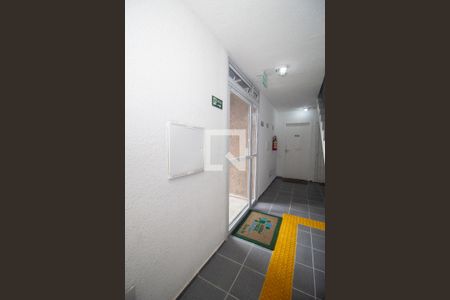 Hall de entrada de apartamento à venda com 2 quartos, 42m² em Cavalhada, Porto Alegre