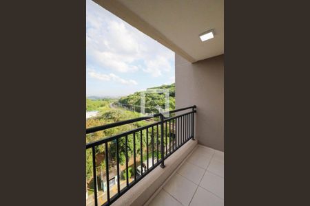 Varanda e área de serviço de apartamento à venda com 2 quartos, 42m² em Usina Piratininga, São Paulo