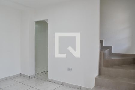 Sala de casa de condomínio para alugar com 2 quartos, 45m² em Barreirinha, Curitiba