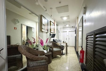 Entrada de apartamento à venda com 1 quarto, 50m² em Copacabana, Rio de Janeiro
