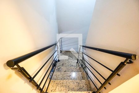 Escada de kitnet/studio à venda com 3 quartos, 240m² em Vila Aricanduva, São Paulo