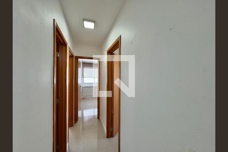 Corredor de apartamento para alugar com 3 quartos, 82m² em Recreio dos Bandeirantes, Rio de Janeiro