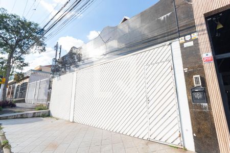 Fachada de casa à venda com 4 quartos, 400m² em Vila Granada, São Paulo