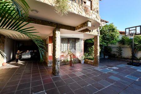 Área Externa de casa à venda com 4 quartos, 415m² em Piratininga, Niterói