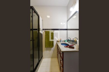 Banheiro de casa à venda com 4 quartos, 415m² em Piratininga, Niterói