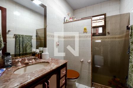 Banheiro de casa à venda com 4 quartos, 415m² em Piratininga, Niterói