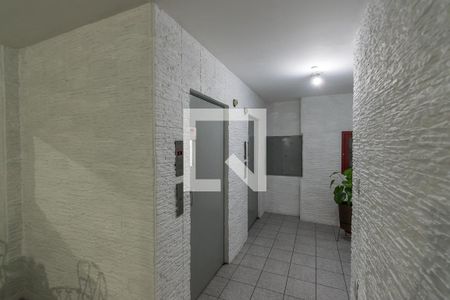 Área Comum - Hall dos elevadores de apartamento para alugar com 2 quartos, 70m² em Penha Circular, Rio de Janeiro