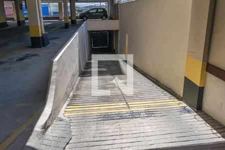 Área Comum - Entrada da garagem de apartamento para alugar com 2 quartos, 70m² em Penha Circular, Rio de Janeiro