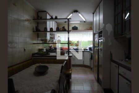 Casa à venda com 3 quartos, 250m² em Jardim Teresa, São Paulo