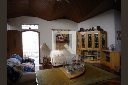 Casa à venda com 3 quartos, 250m² em Jardim Teresa, São Paulo