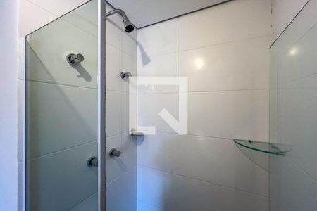 Banheiro de kitnet/studio para alugar com 1 quarto, 25m² em Liberdade, São Paulo