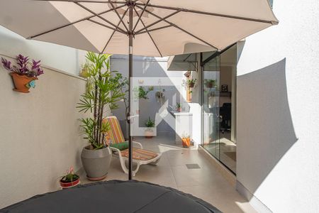 Quintal de casa à venda com 4 quartos, 200m² em Espírito Santo, Porto Alegre