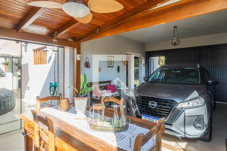 Garagem de casa à venda com 4 quartos, 200m² em Espírito Santo, Porto Alegre