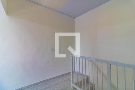 Escada de casa para alugar com 1 quarto, 60m² em Vila Fachini, São Paulo