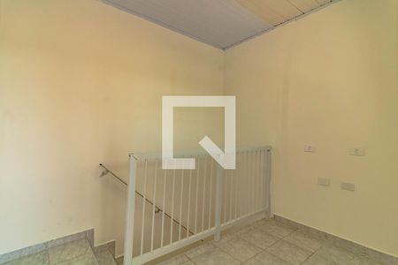 Escada de casa para alugar com 1 quarto, 60m² em Vila Fachini, São Paulo