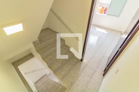 Escada de casa para alugar com 1 quarto, 60m² em Vila Fachini, São Paulo