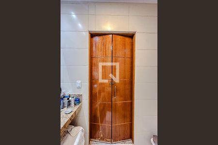 Banheiro da Suíte de apartamento à venda com 3 quartos, 180m² em Vila Bertioga, São Paulo