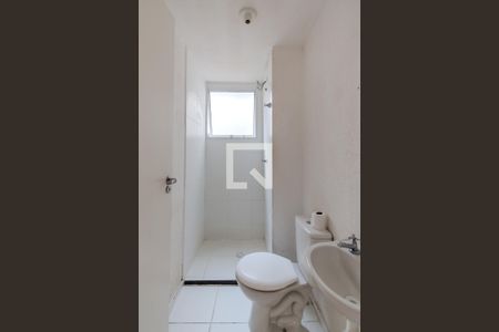 Banheiro de apartamento à venda com 2 quartos, 36m² em Cavalhada, Porto Alegre