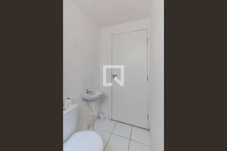 Banheiro de apartamento à venda com 2 quartos, 36m² em Cavalhada, Porto Alegre