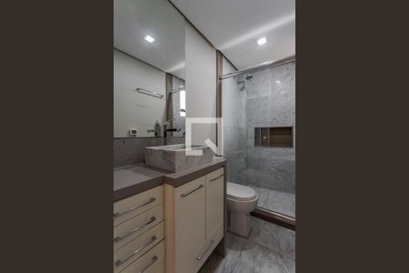 Banheiro Suíte de casa de condomínio à venda com 3 quartos, 271m² em Três Figueiras, Porto Alegre