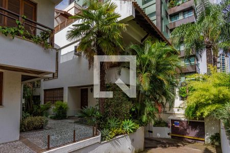 Fachada de casa de condomínio à venda com 3 quartos, 271m² em Três Figueiras, Porto Alegre
