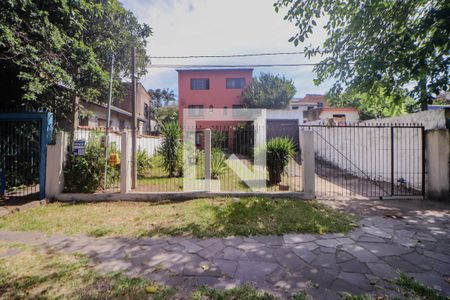 Fachada de casa à venda com 3 quartos, 300m² em Jardim Carvalho, Porto Alegre