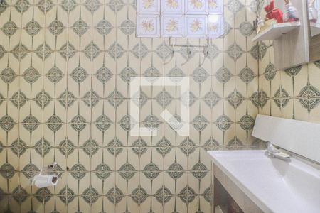 Banheiro Social de casa à venda com 3 quartos, 300m² em Jardim Carvalho, Porto Alegre