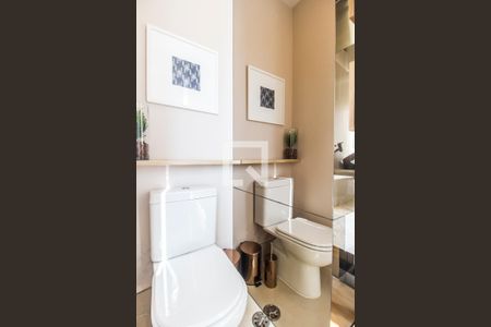 Banheiro de serviço de apartamento à venda com 4 quartos, 338m² em Alphaville Empresarial, Barueri