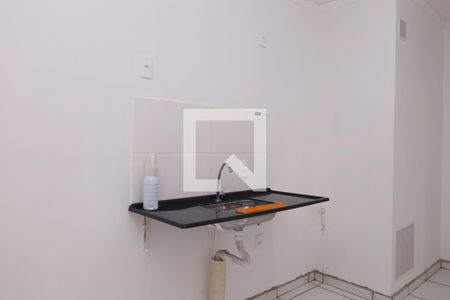 Cozinha de apartamento para alugar com 1 quarto, 27m² em Guaianases, São Paulo